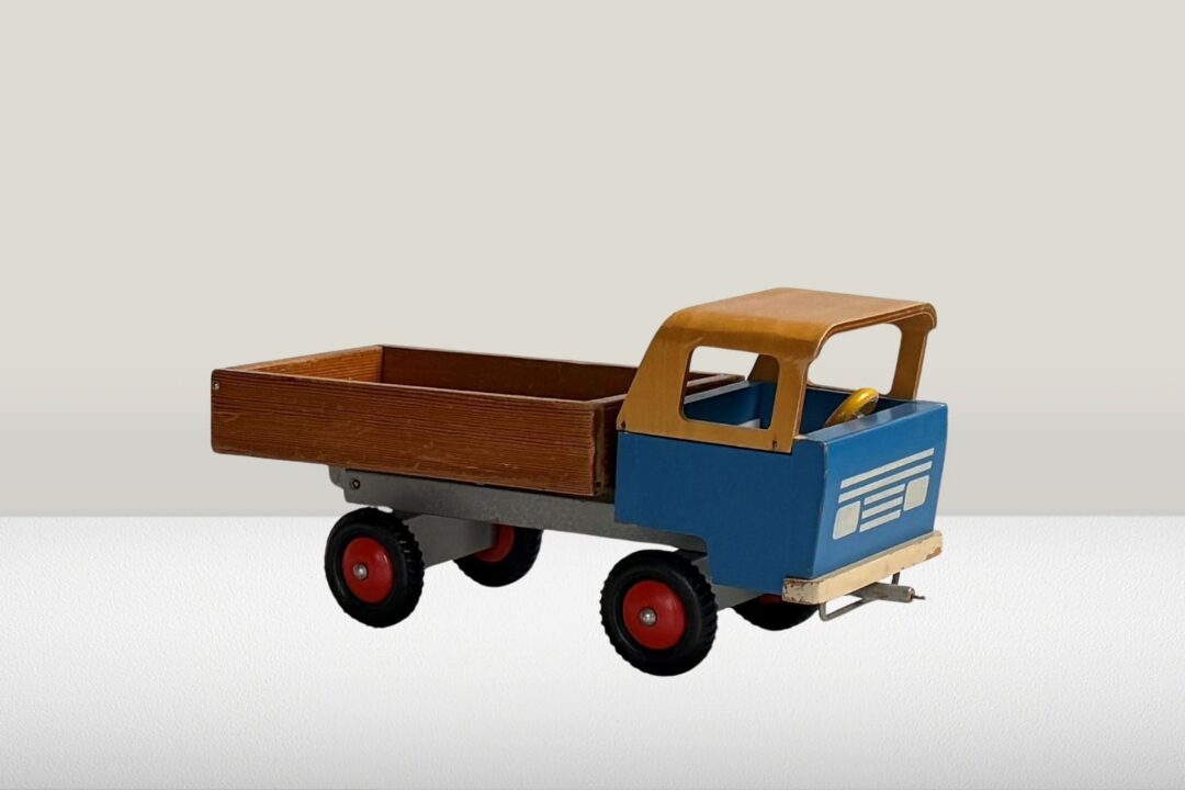 LKW mit Brücke
