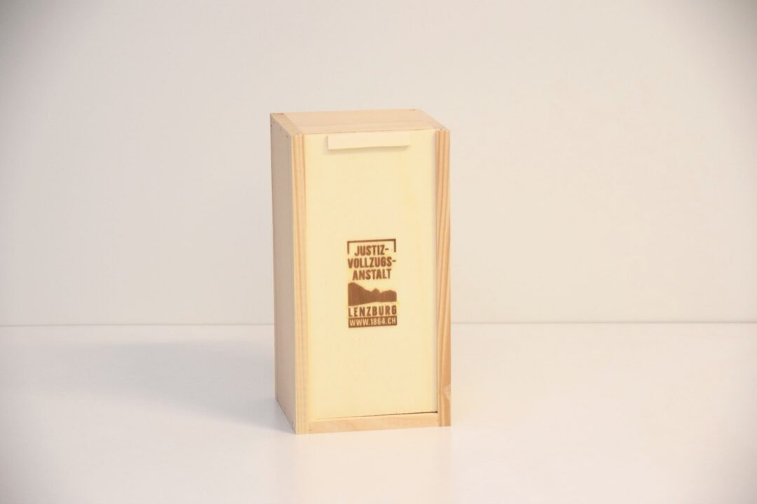 Holzkiste für Gin und Chrappa 1864
